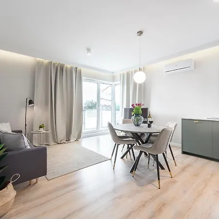 Apartment River View - Widok Na Wode, Parking W Hali, Winda, 3pok I 5 Lozek, Klima, Netflix I Max, Centrum *